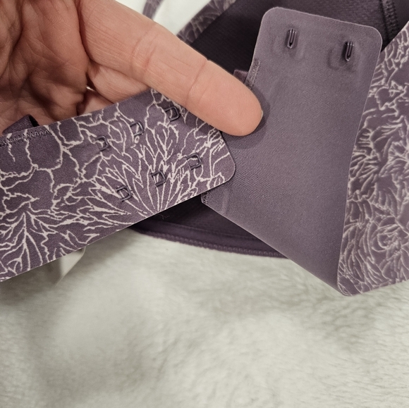 NEW 🌟 Lululemon Take Shape Bra 32C - Picture 3 of 9